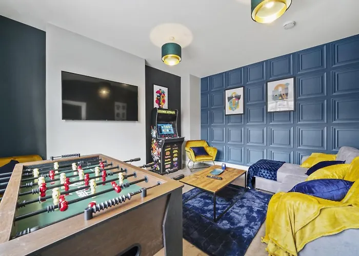 Central Coventry, Cinema Tv Games Room, Sleeps 11